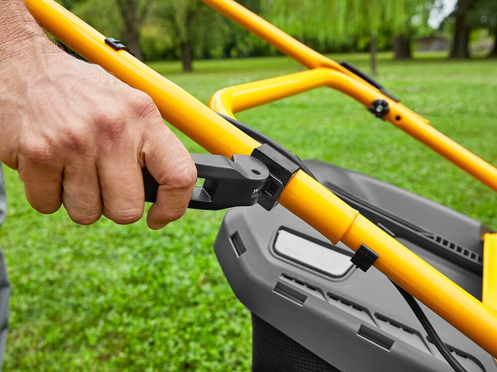 Stiga Combi 55 SQ H – Cortacésped de gasolina autopropulsado – Motor Honda GCVx200 – Corte de 53 cm