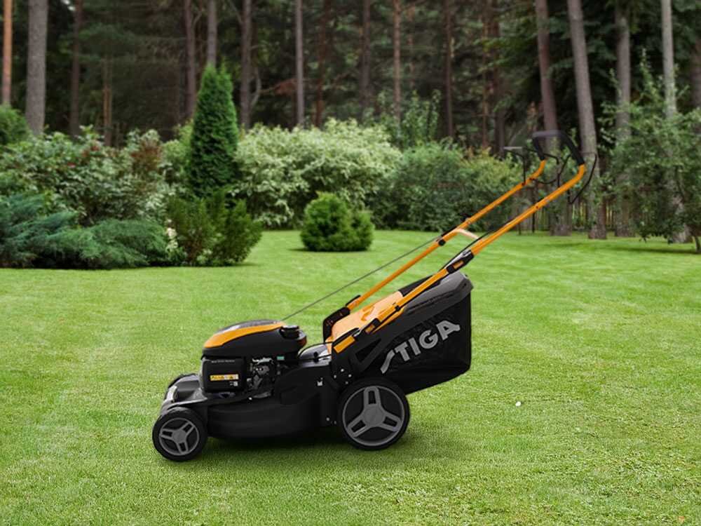 Stiga Combi 55 SQ H – Cortacésped de gasolina autopropulsado – Motor Honda GCVx200 – Corte de 53 cm