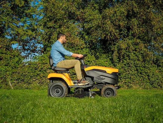 Stiga Tornado 398e - Kit Tractor cortacésped con 2 módulos batería ePower Pro 56V/40Ah