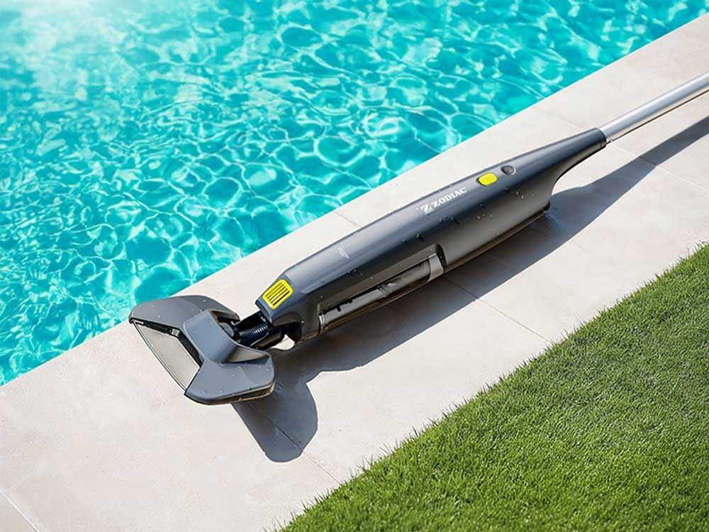 Zodiac MHV 20 – Aspirador a batería para piscina – Mango telescópico